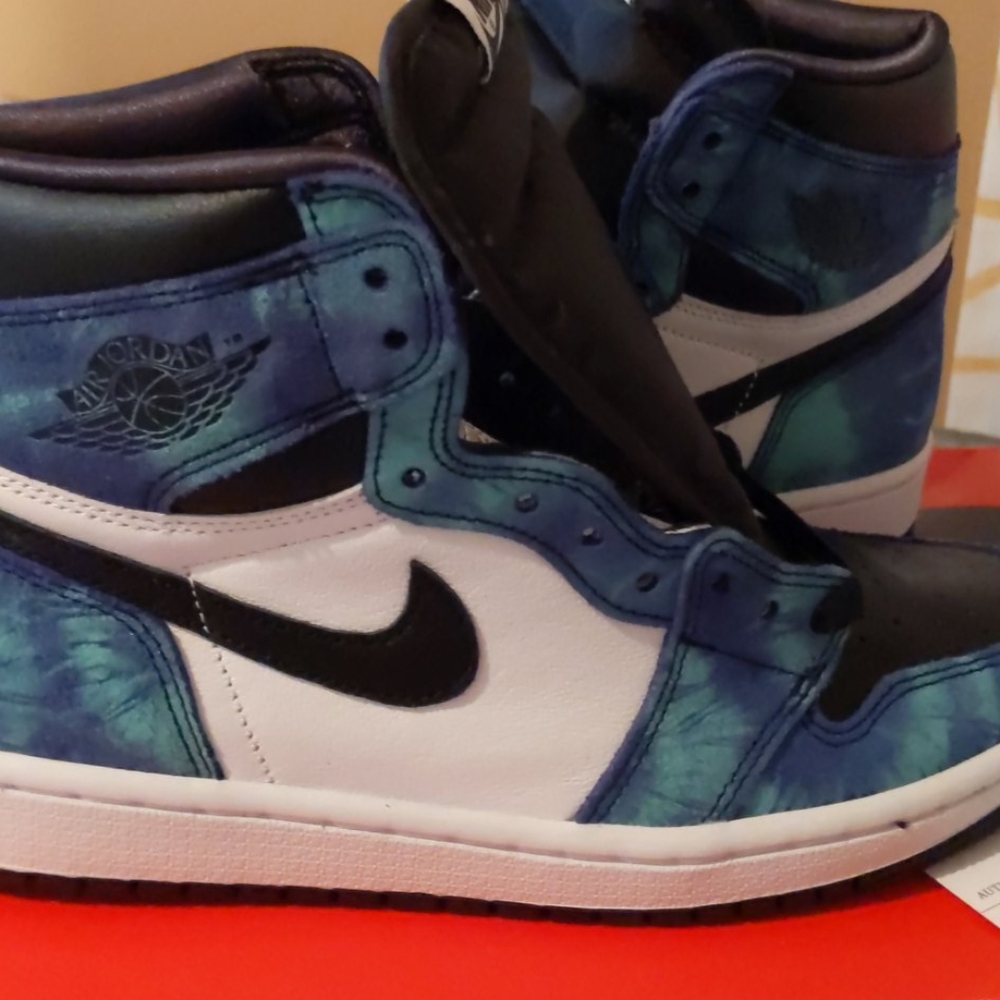 WMANS Air Jordan 1 High OG - Picture 3 of 4